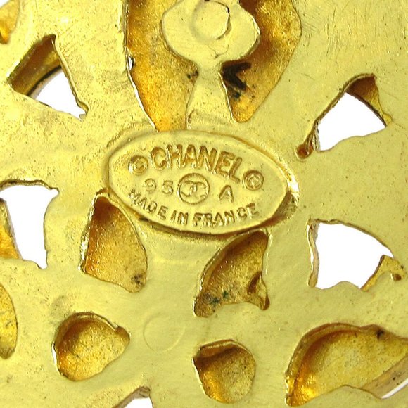 AUTH CHANEL CC Medallion Motif Brooch Pin Corsage Gold-Tone 95A - Picture 3 of 4